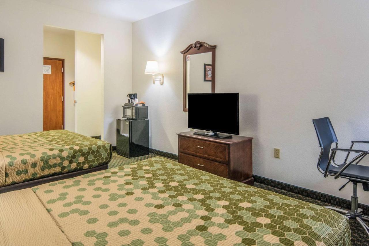 Econo Lodge Weatherford Bagian luar foto