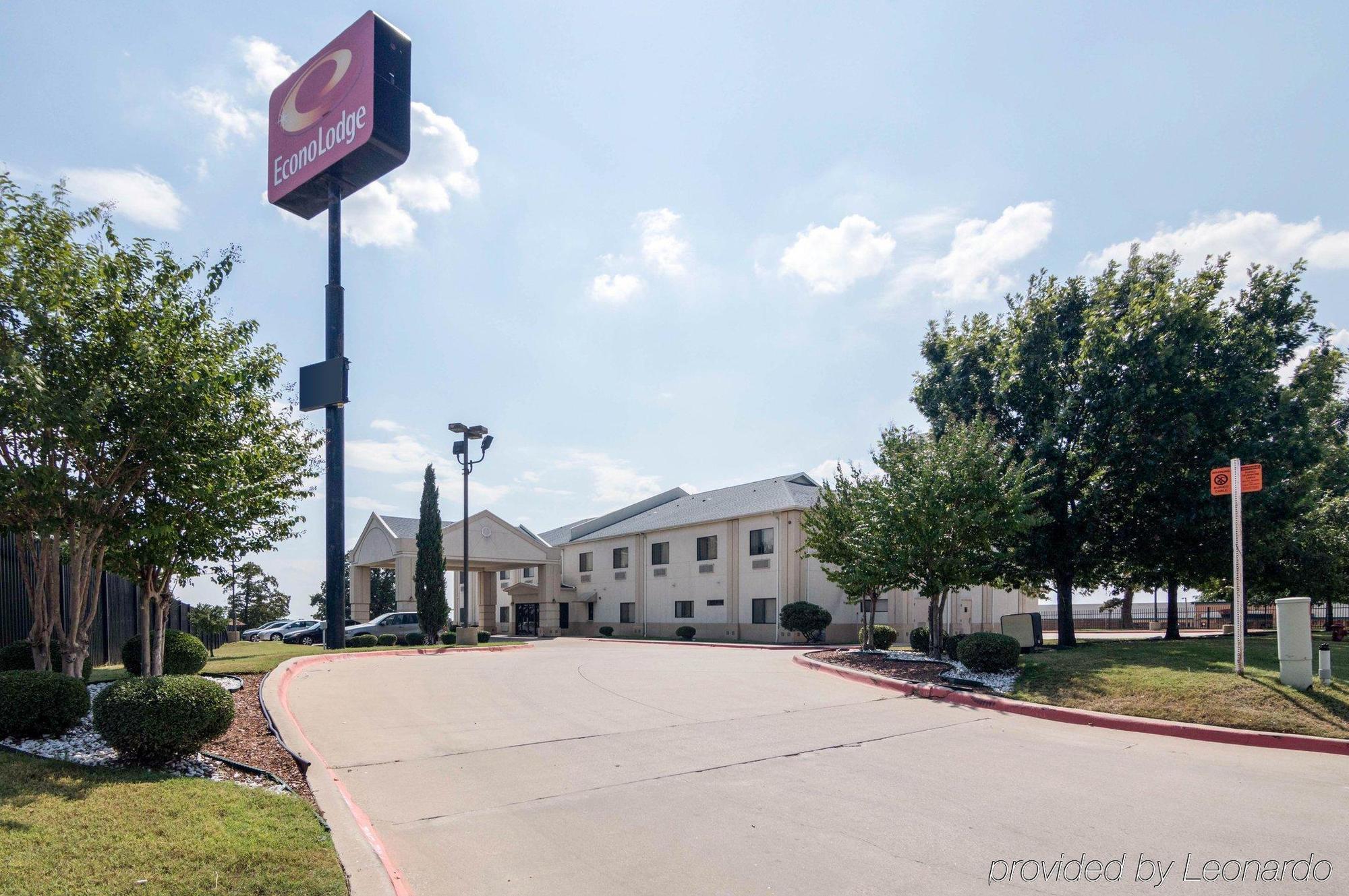 Econo Lodge Weatherford Bagian luar foto