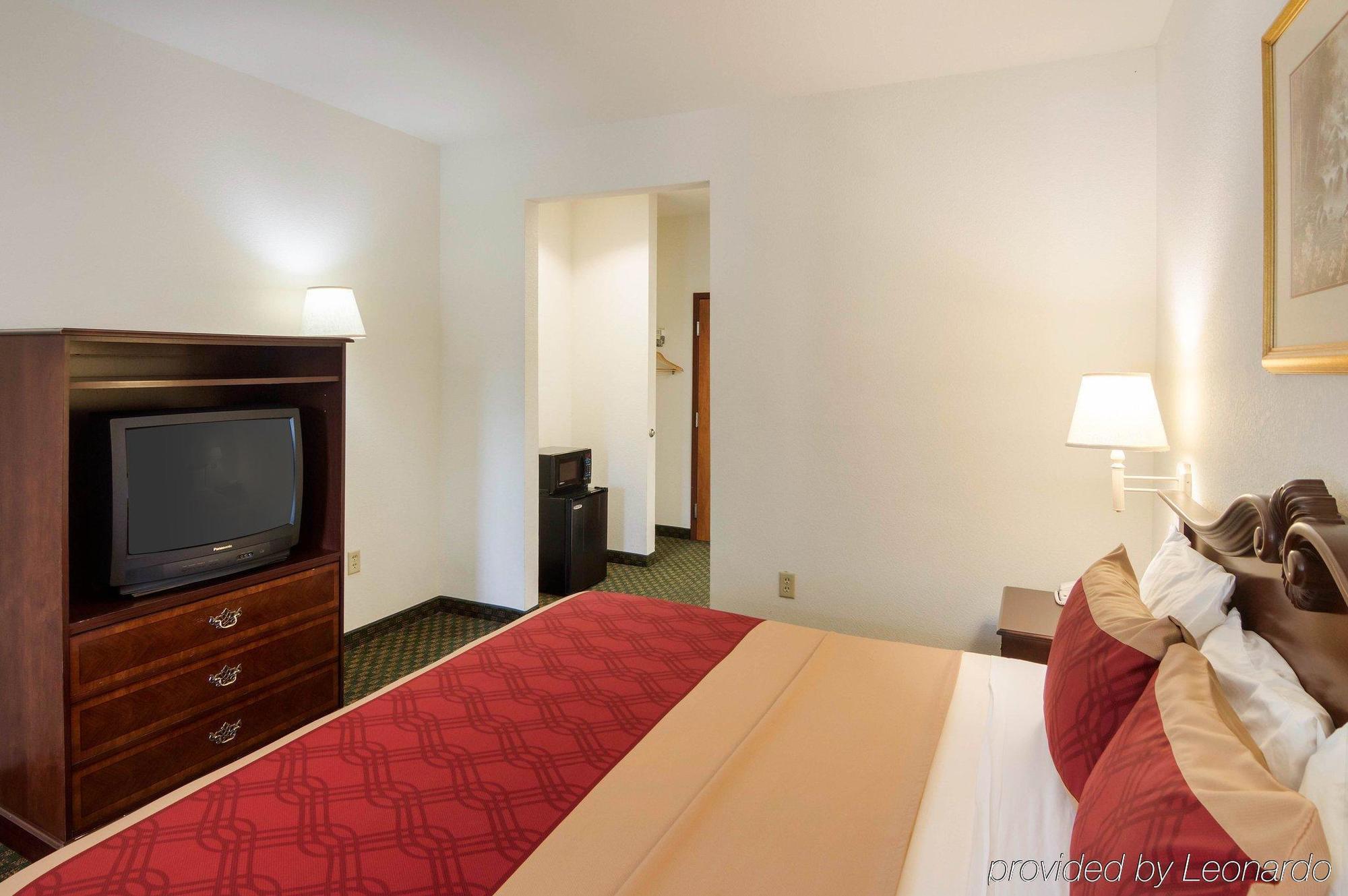 Econo Lodge Weatherford Bagian luar foto