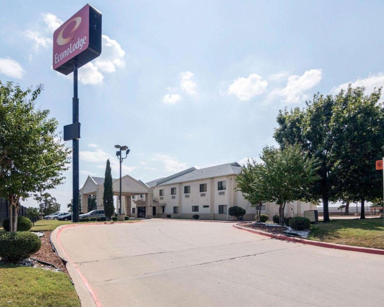Econo Lodge Weatherford Bagian luar foto