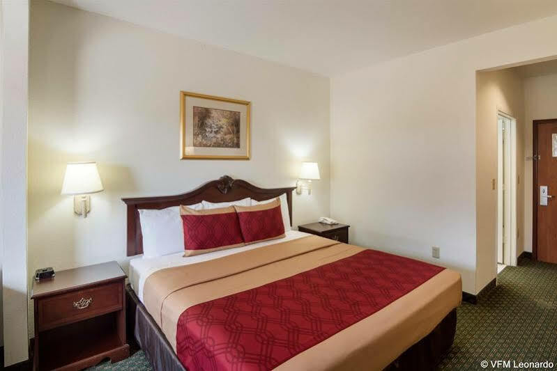 Econo Lodge Weatherford Bagian luar foto