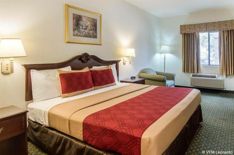 Econo Lodge Weatherford Bagian luar foto