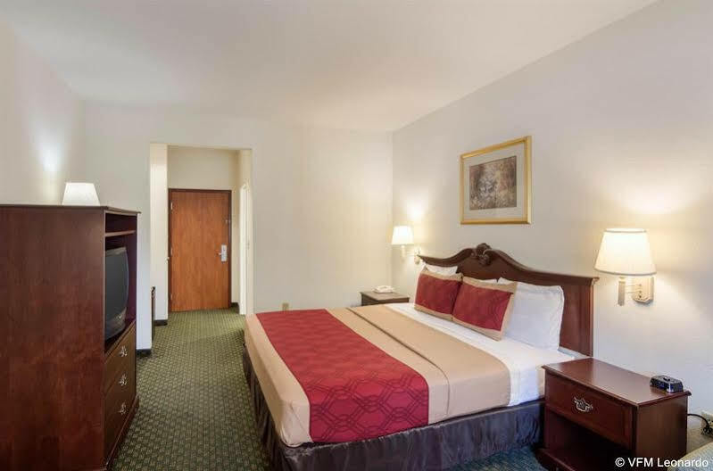 Econo Lodge Weatherford Bagian luar foto